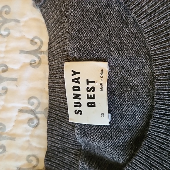 Aritzia sweater - Picture 2 of 4